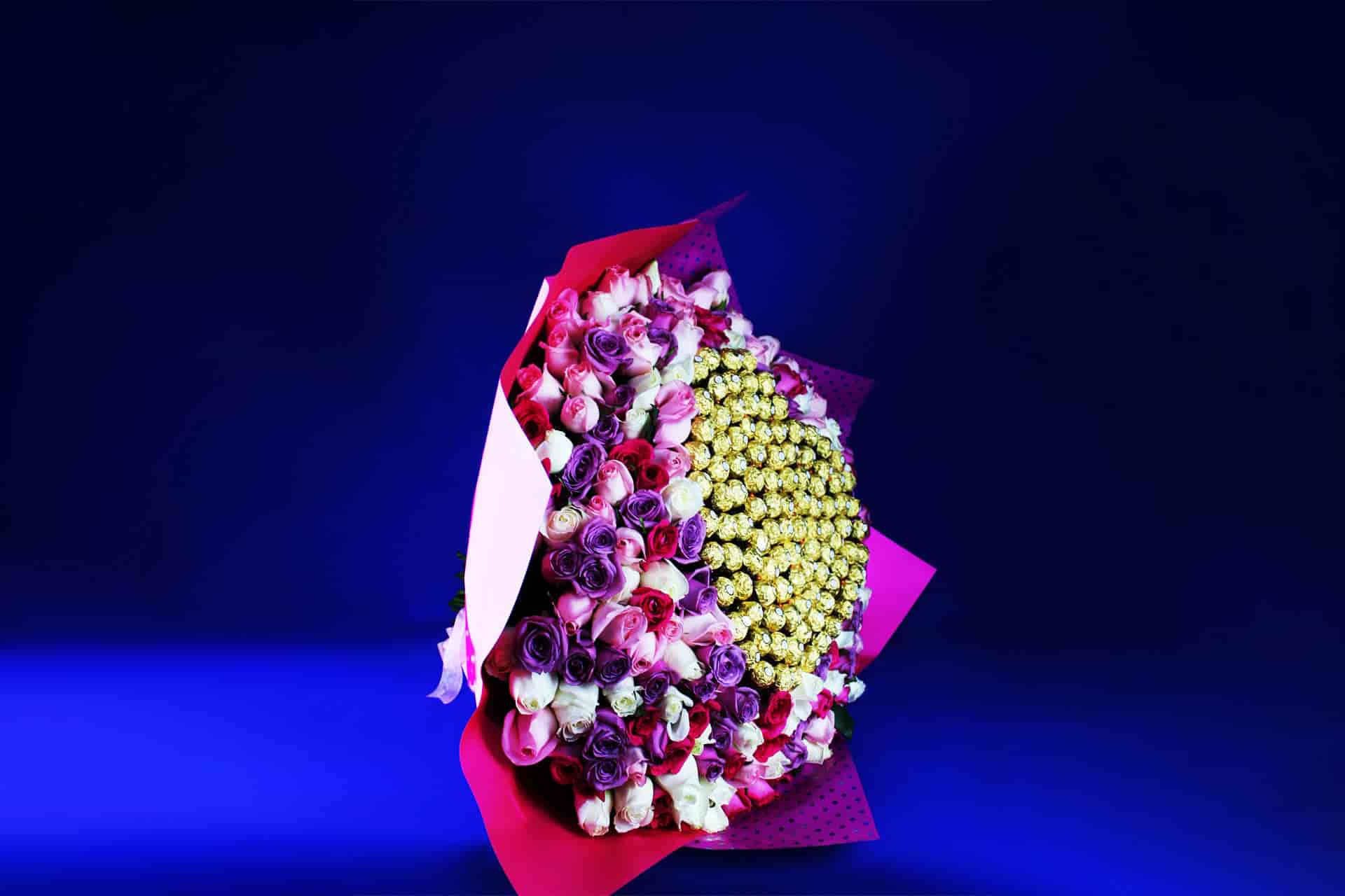 Ramo de flores y chocolates