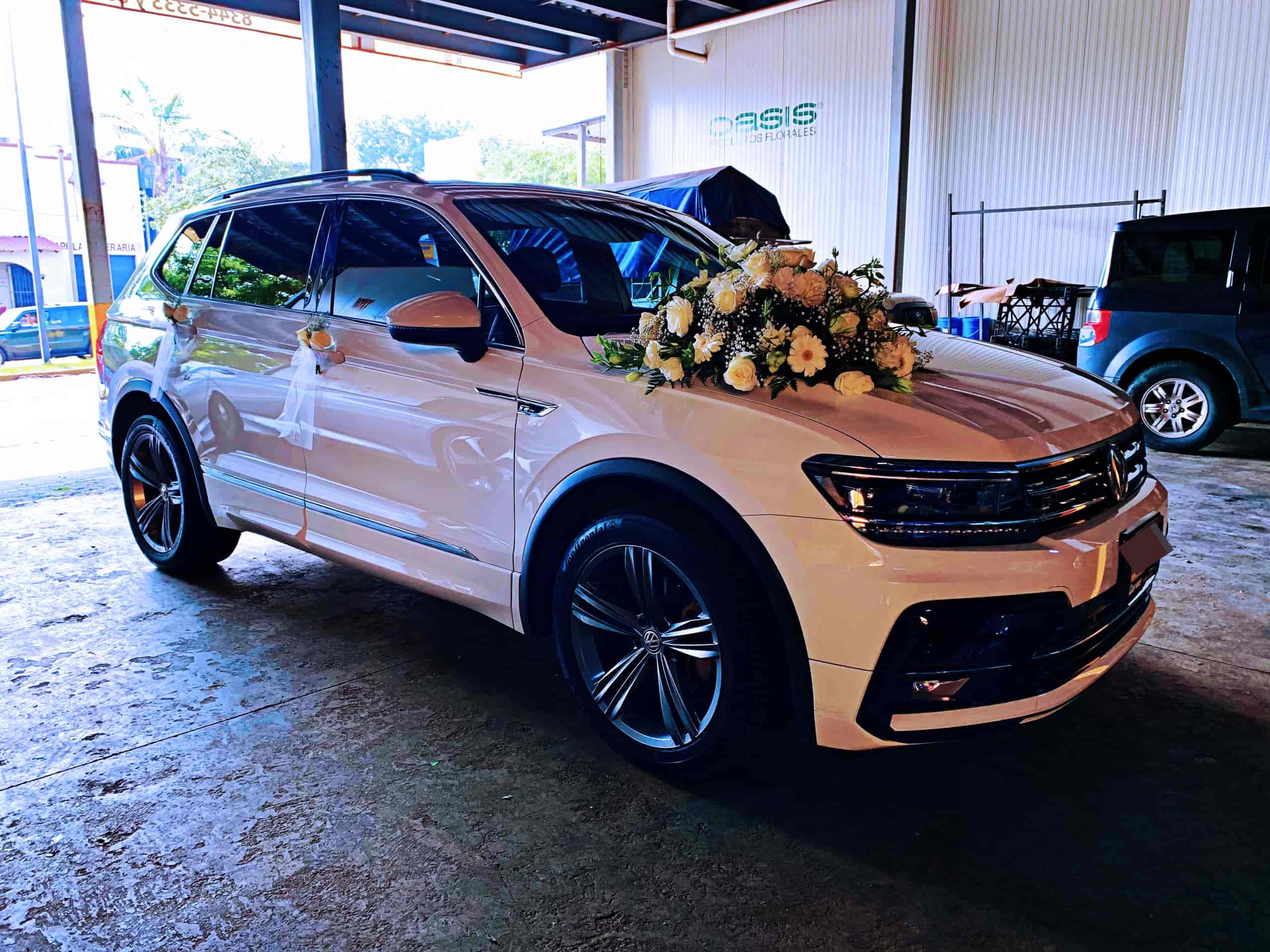 arreglo floral para auto