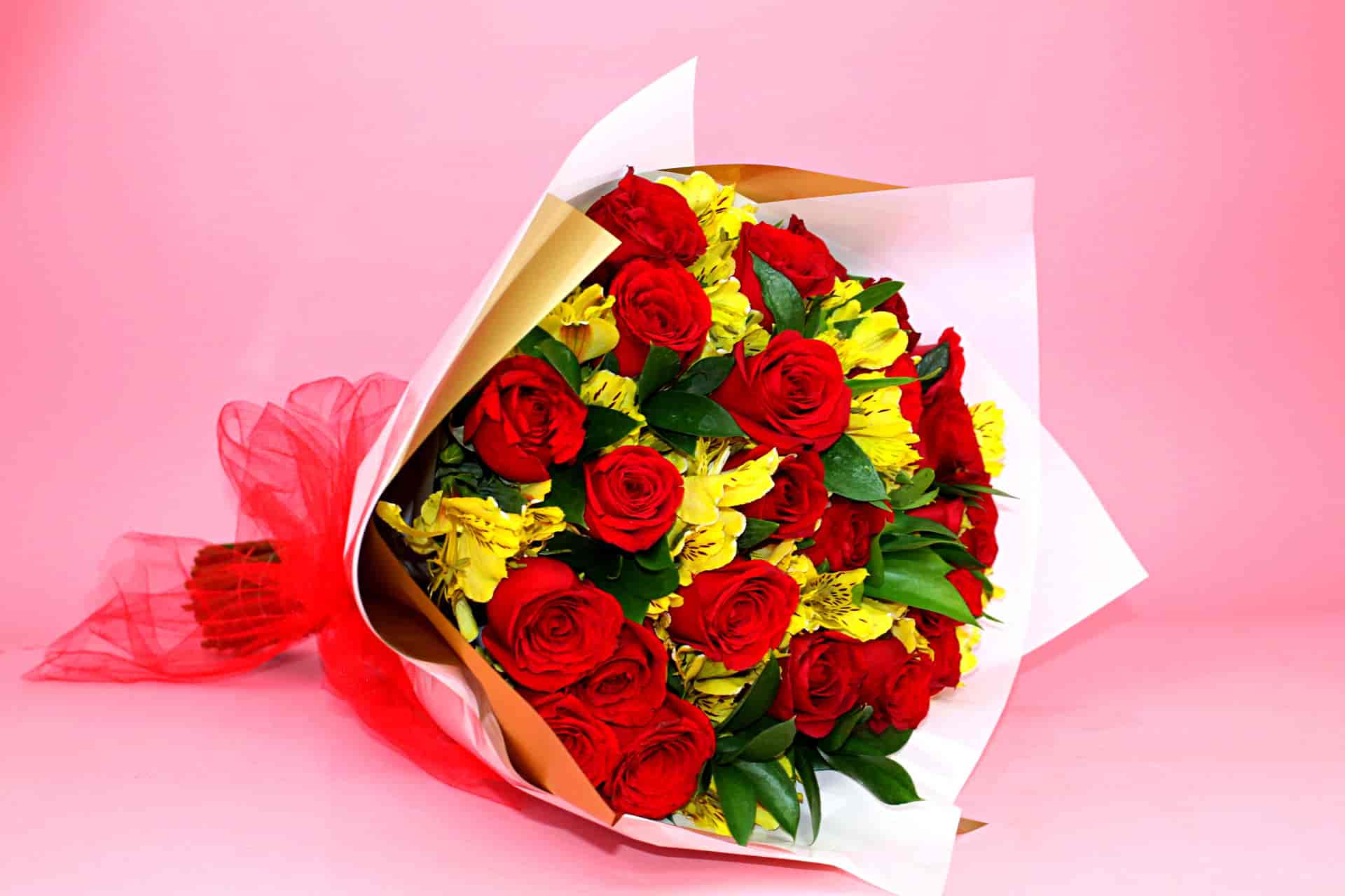 Ramo de rosas y oso para aniversario