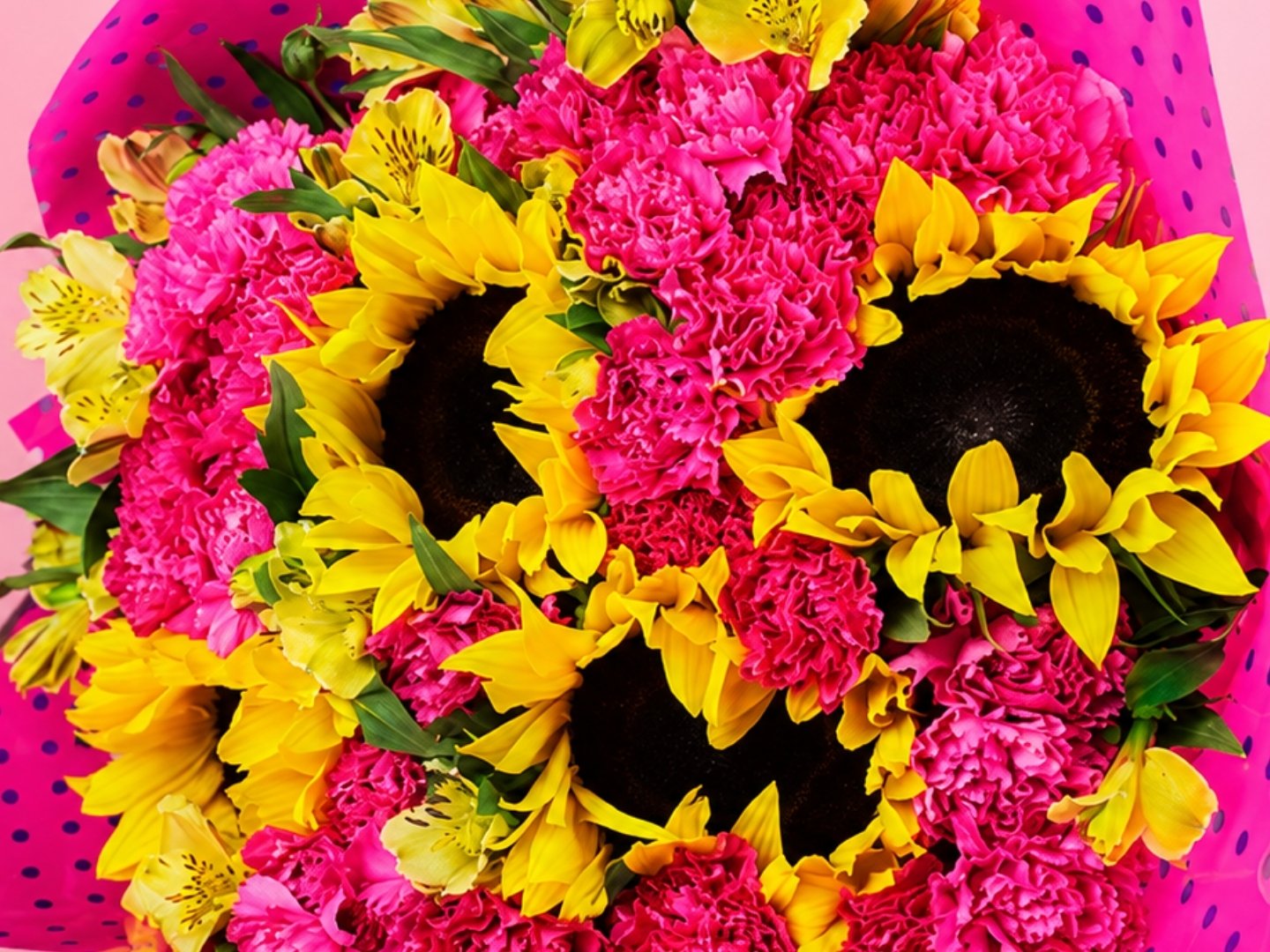 Ramo de 4 Girasoles y 25 Claveles