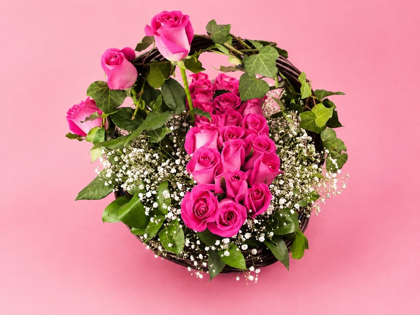 Canasta con 48 Rosas