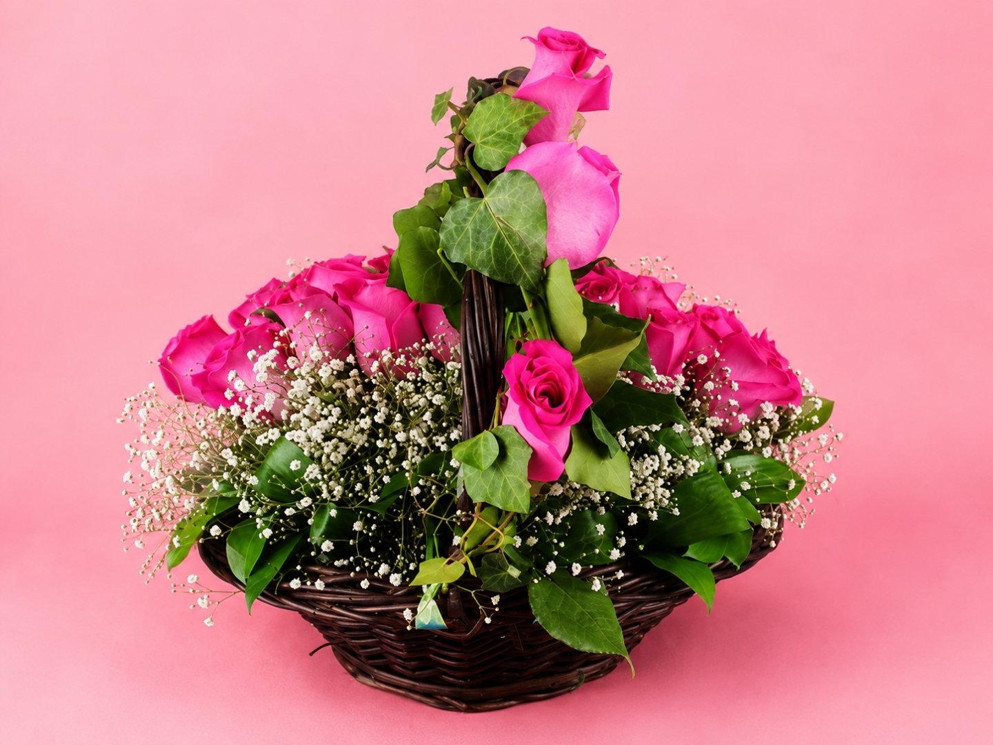 Canasta con 48 Rosas
