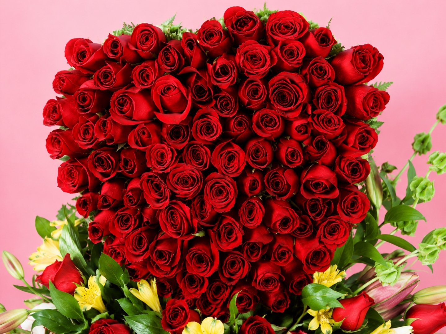 Canasta con Corazón 75 Rosas