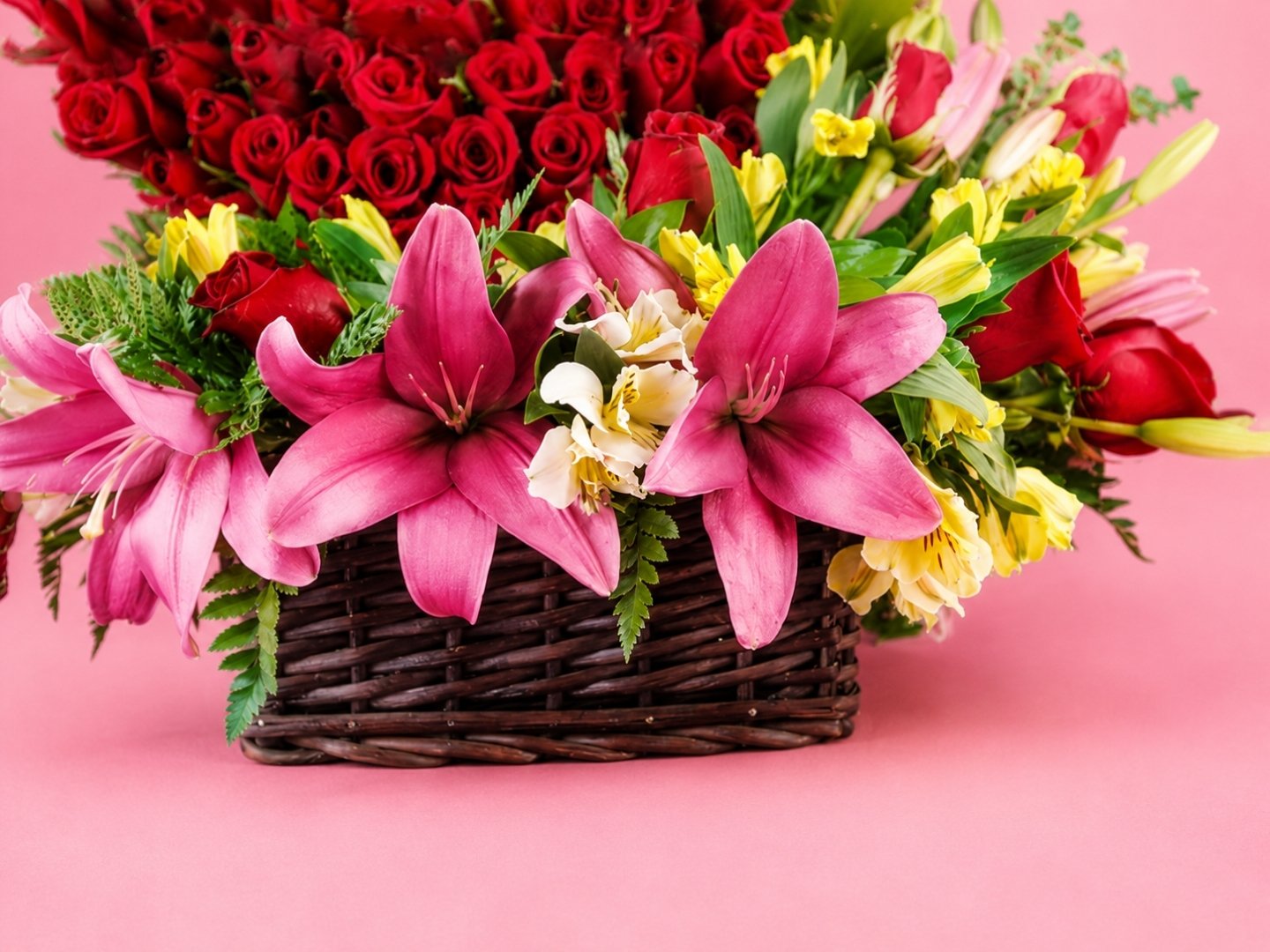 Canasta con Corazón 75 Rosas