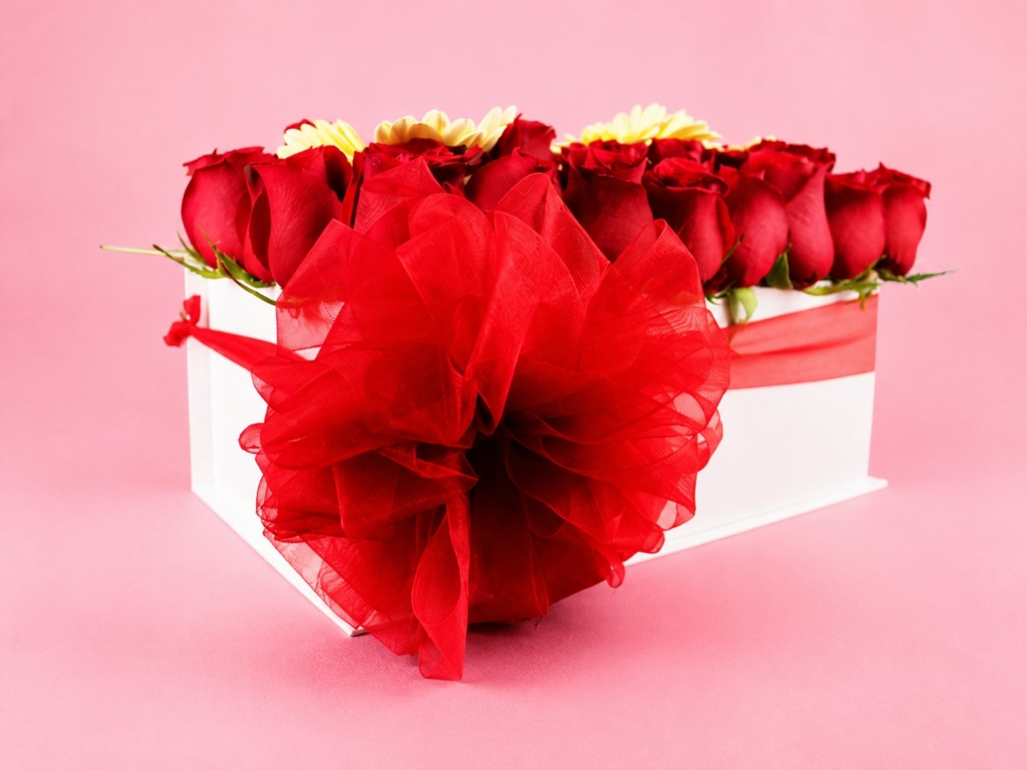 Caja con 30 Rosas más Gerbera