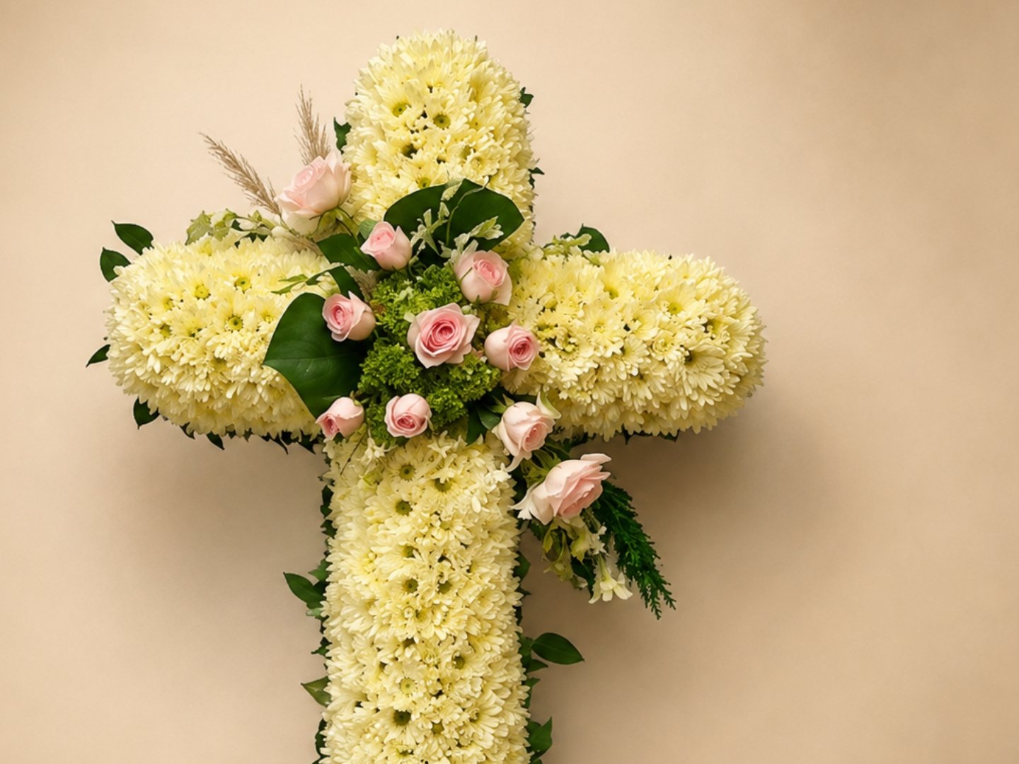 Arreglo Funerario en Forma de Cruz