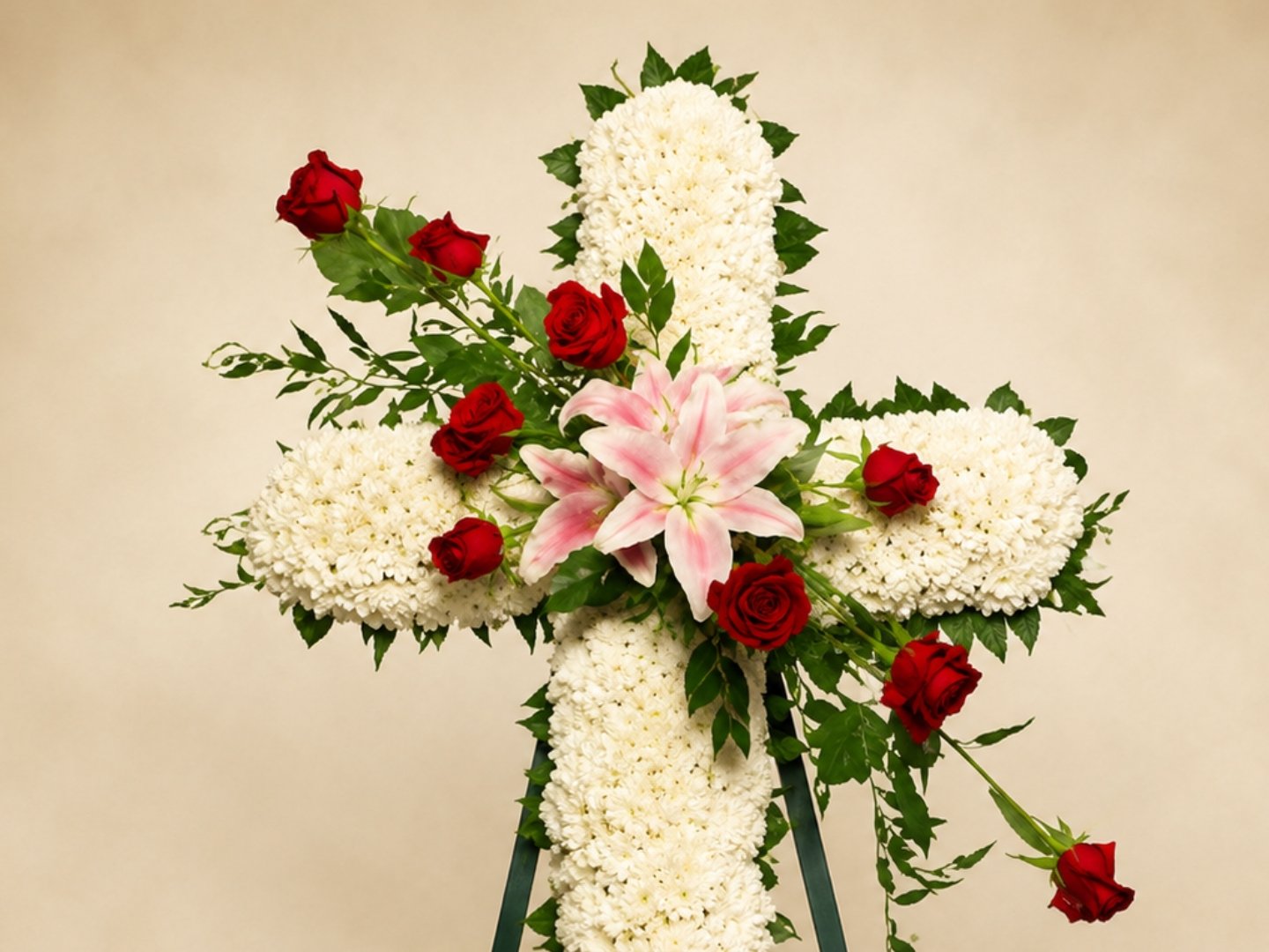 Arreglo Funerario en Forma de Cruz