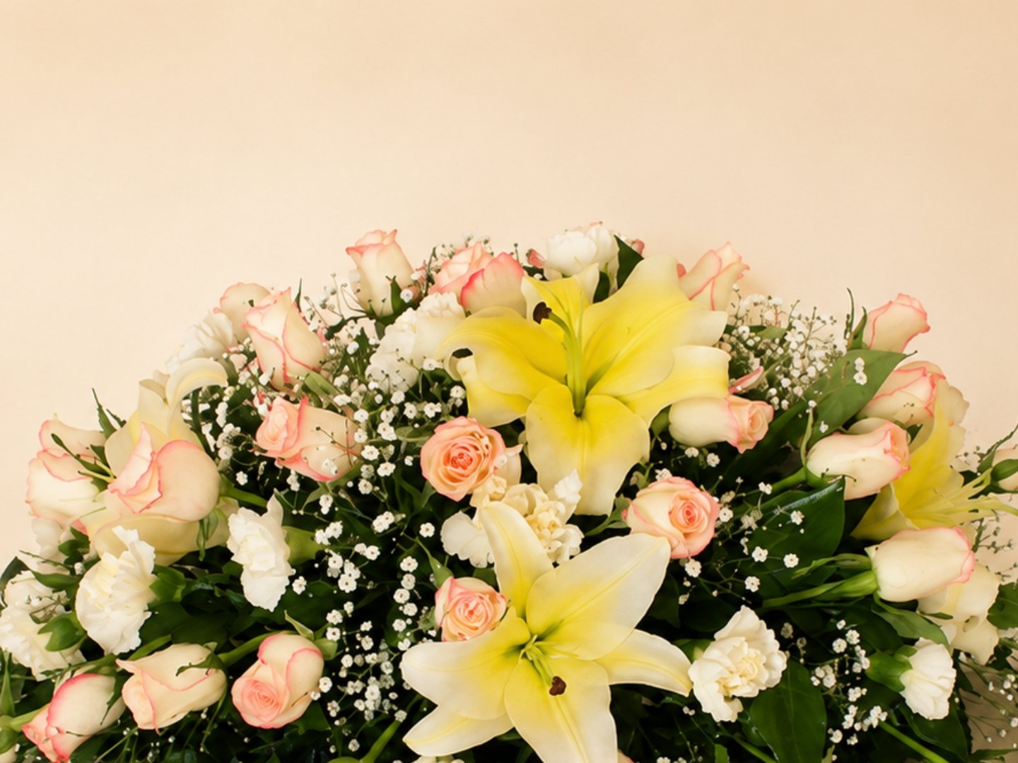 Arreglo Floral con Lilis y Rosas