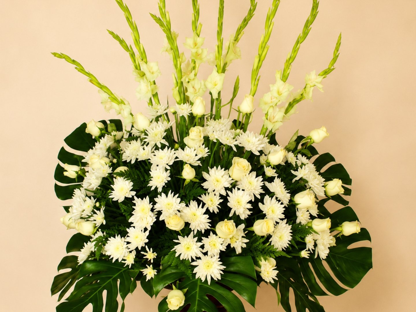 Arreglo Fúnebre con Rosa Blanca