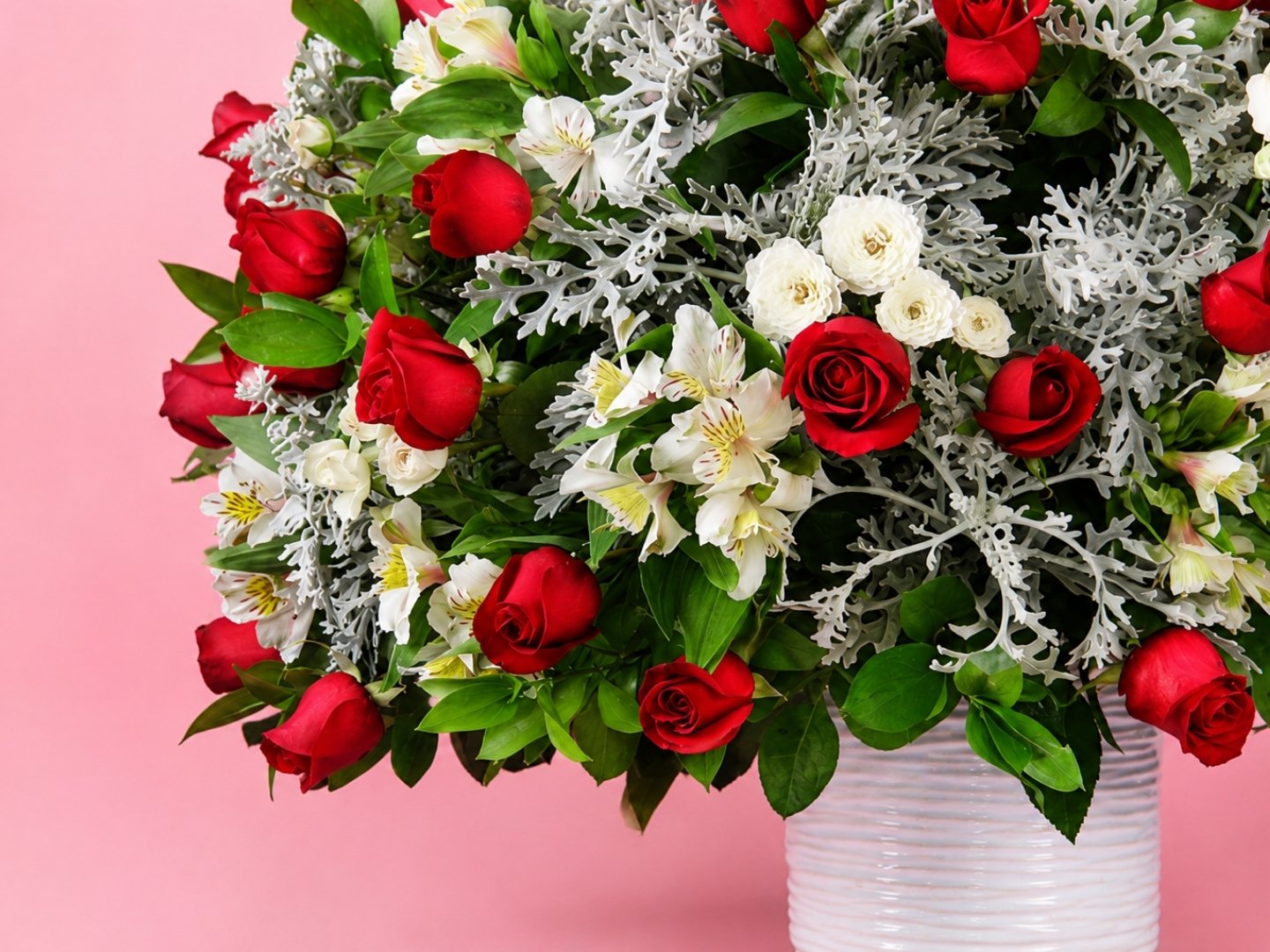 100 Rosas en Jarrón de Cerámica