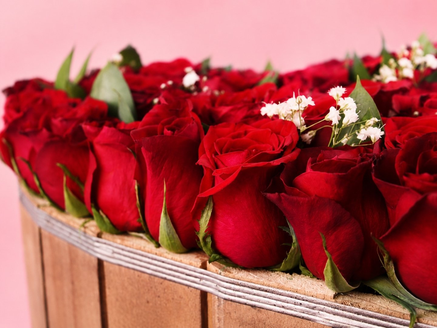 Corazón con 75 Rosas