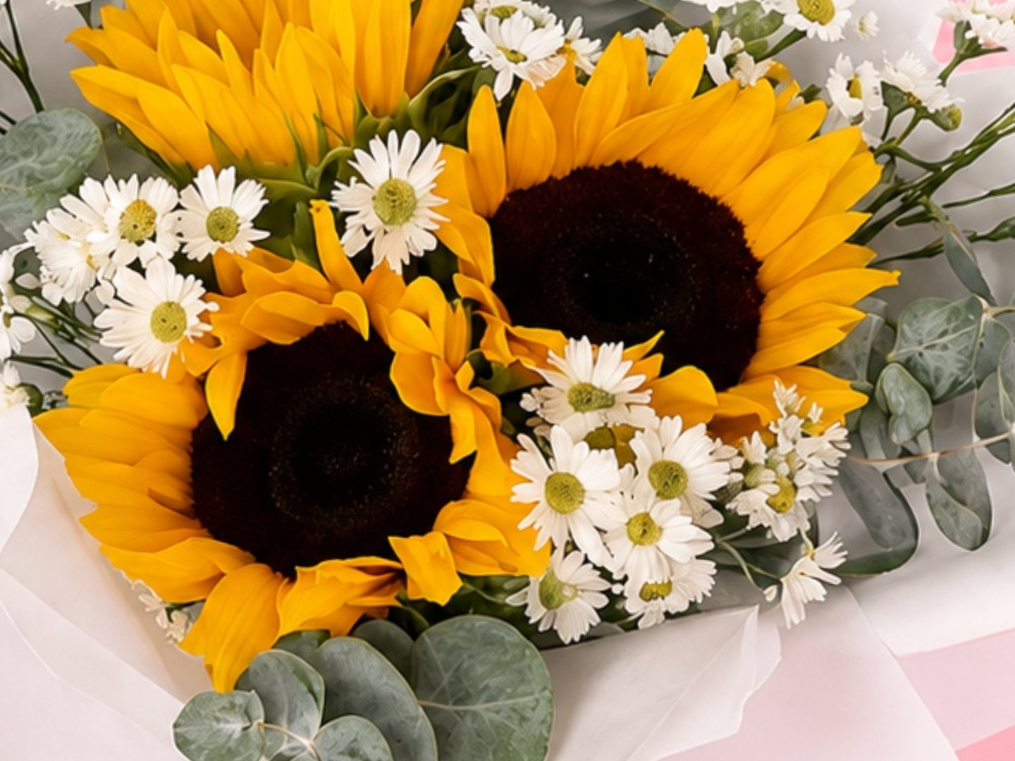 Ramo con 3 Girasoles y Manzanilla