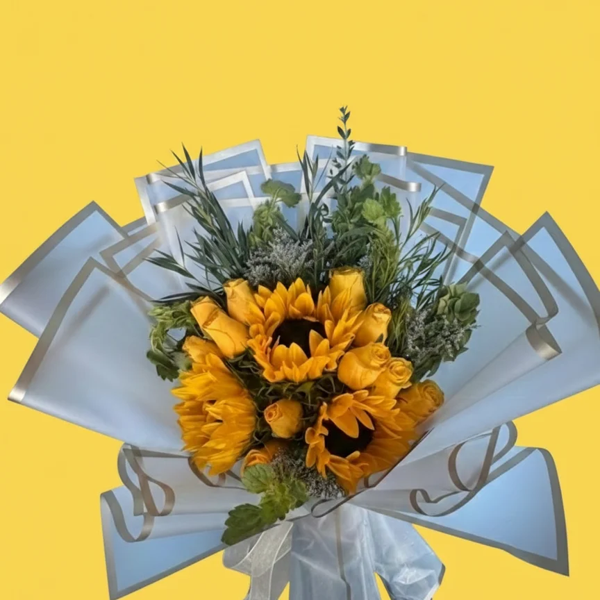 Ramo de 12 Rosas con 3 Girasoles