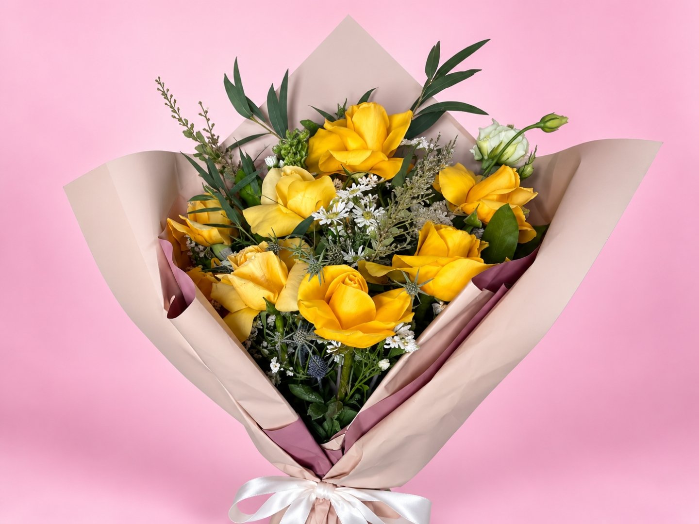 Ramo de 8 Rosas amarillas con un Licianthus Blanco