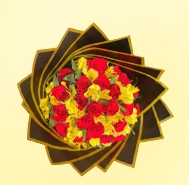 Ramo de 24 Rosas Rojas con Alstromelia Amarilla