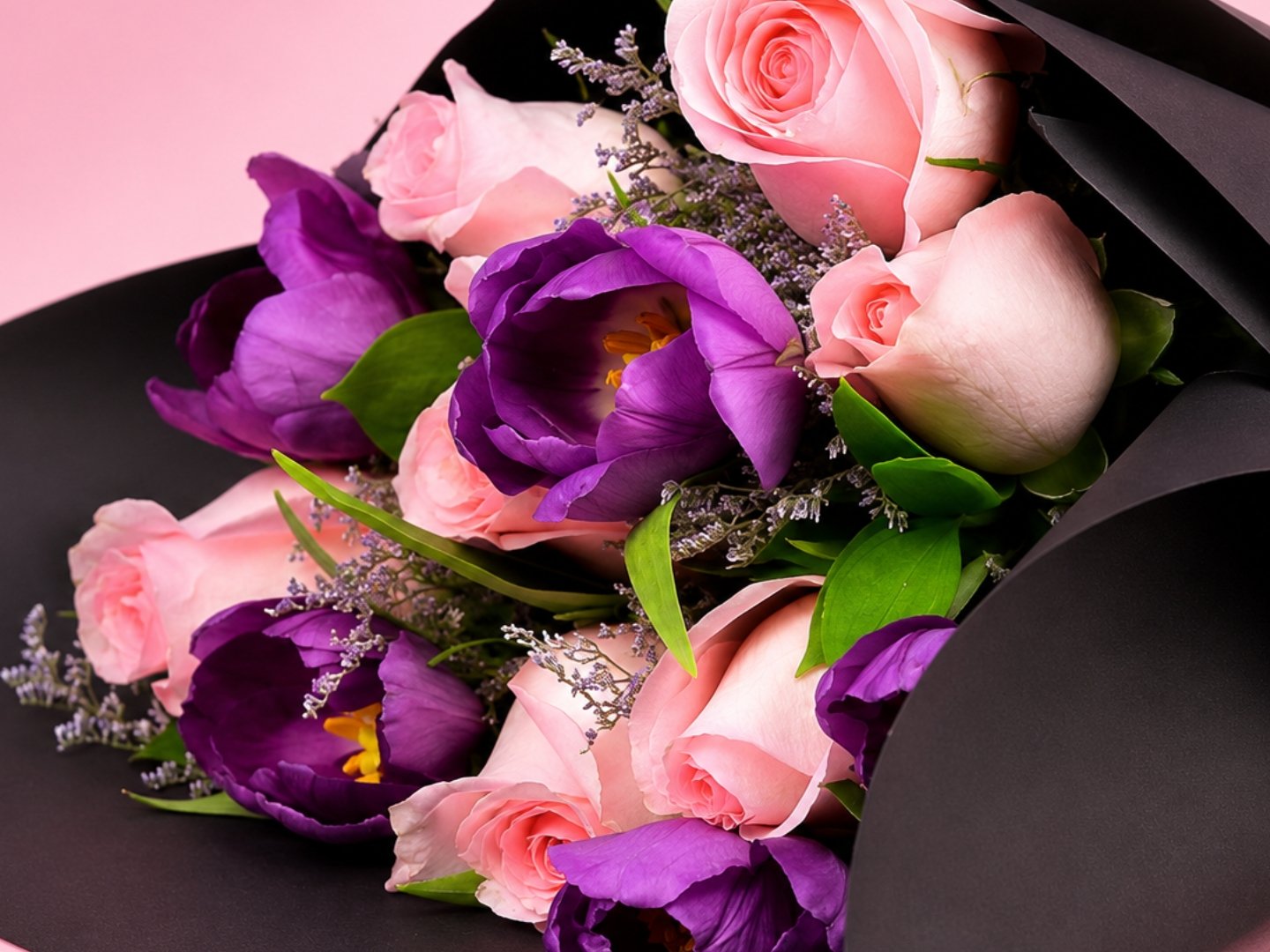 Ramo con 5 Tulipanes Morados.