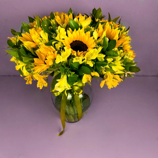 10 Girasoles y alstroemelia