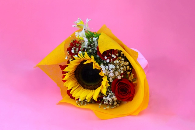 Ramo de 6 Rosas y 1 girasol