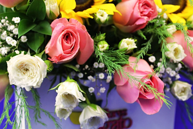 Caja con Girasol y Aves de Paraíso