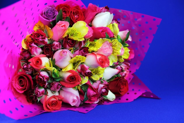 Ramo de 24 Rosas Combinadas