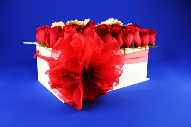 Caja con 30 Rosas más Gerbera