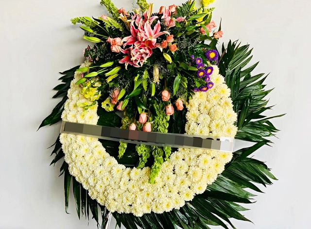 Corona Funeraria con Perritos y Maximoto