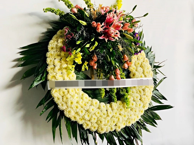 Corona Funeraria con Perritos y Maximoto