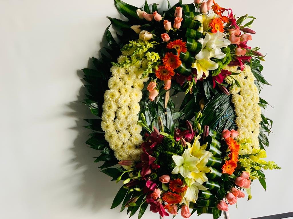 Corona Fúnebre Flores Varias