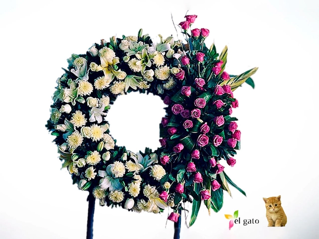 Corona con 50 Rosas Lila