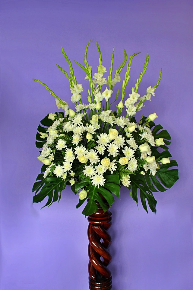 Arreglo Fúnebre con Rosa Blanca