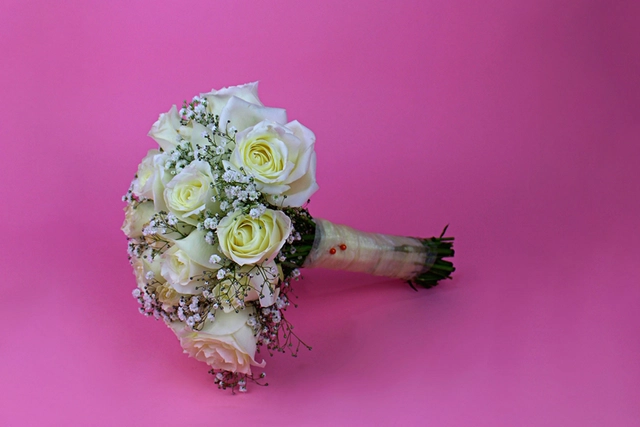 Ramo de Novia con 24 Rosas Blancas