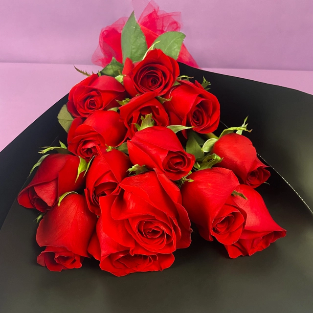 Ramo Pequeño con 12 Rosas Rojas