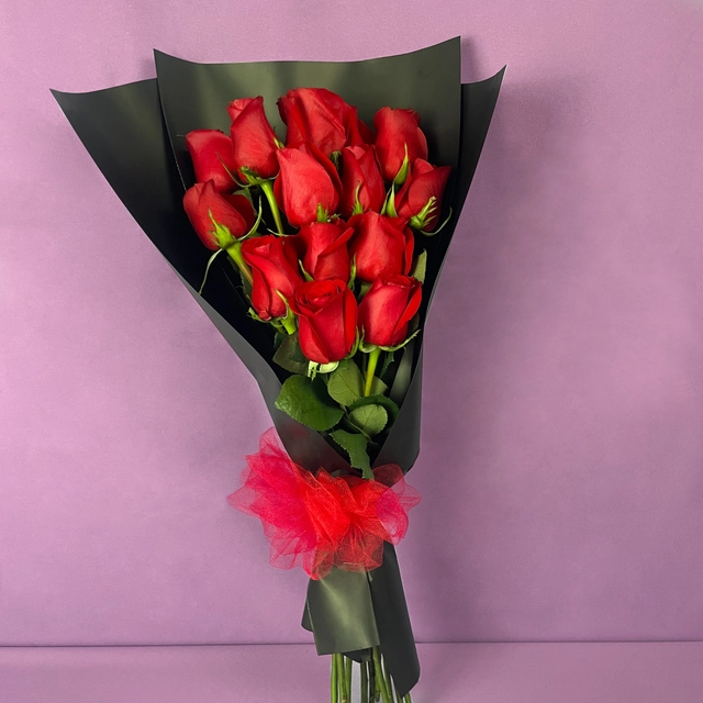 Ramo Pequeño con 12 Rosas Rojas