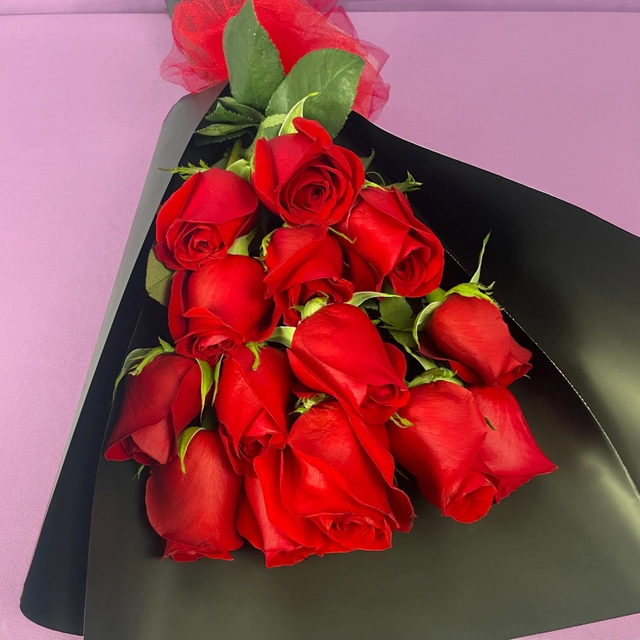 Ramo Pequeño con 12 Rosas Rojas
