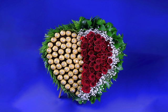 Corazón Rosas y Ferrero Rocher