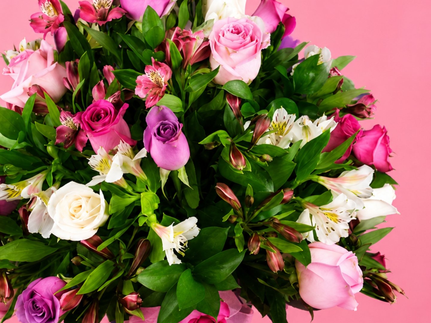 Jarron Jr. con 24 Rosas, Alstromerias y Follaje