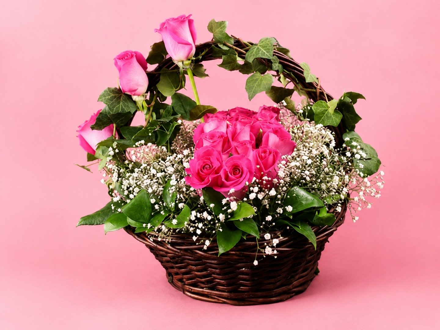 Canasta con 48 Rosas