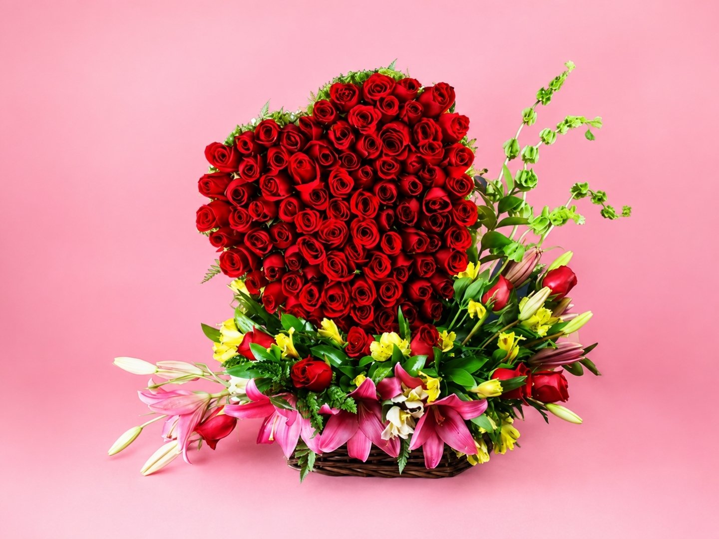 Canasta con Corazón 75 Rosas