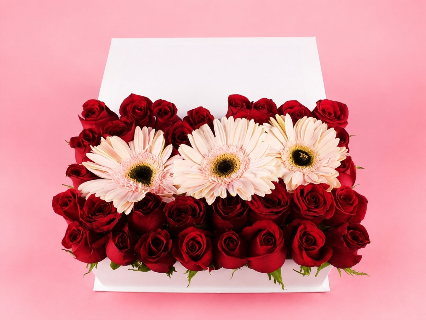 Caja con 30 Rosas más Gerbera