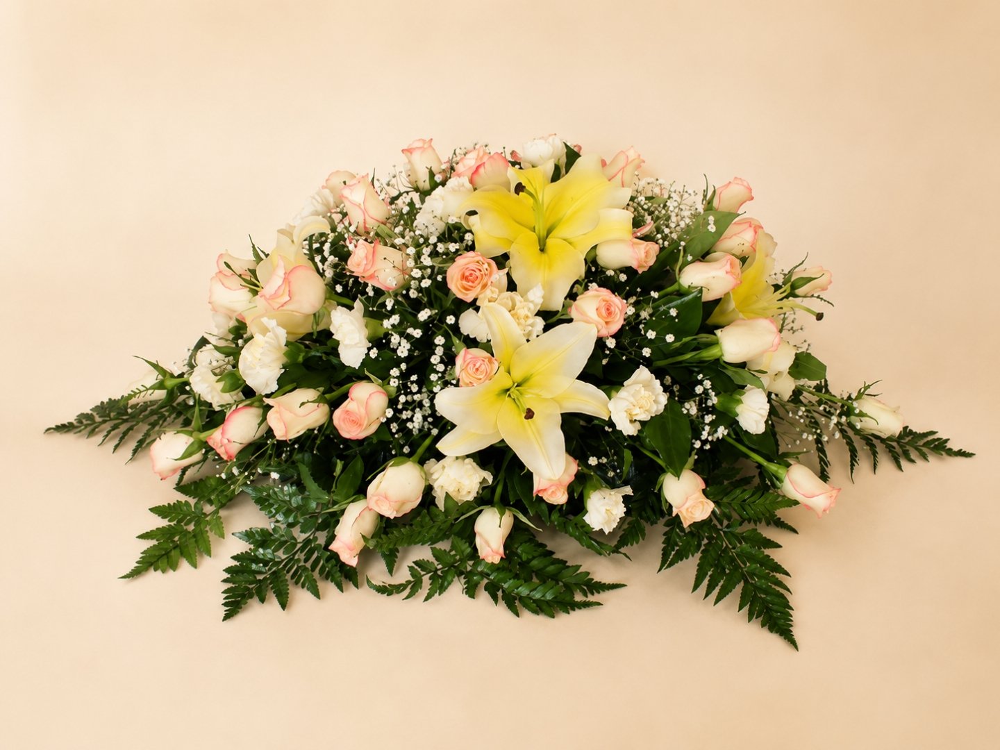 Arreglo Floral con Lilis y Rosas