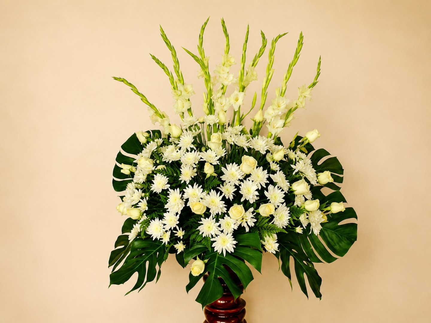 Arreglo Fúnebre con Rosa Blanca
