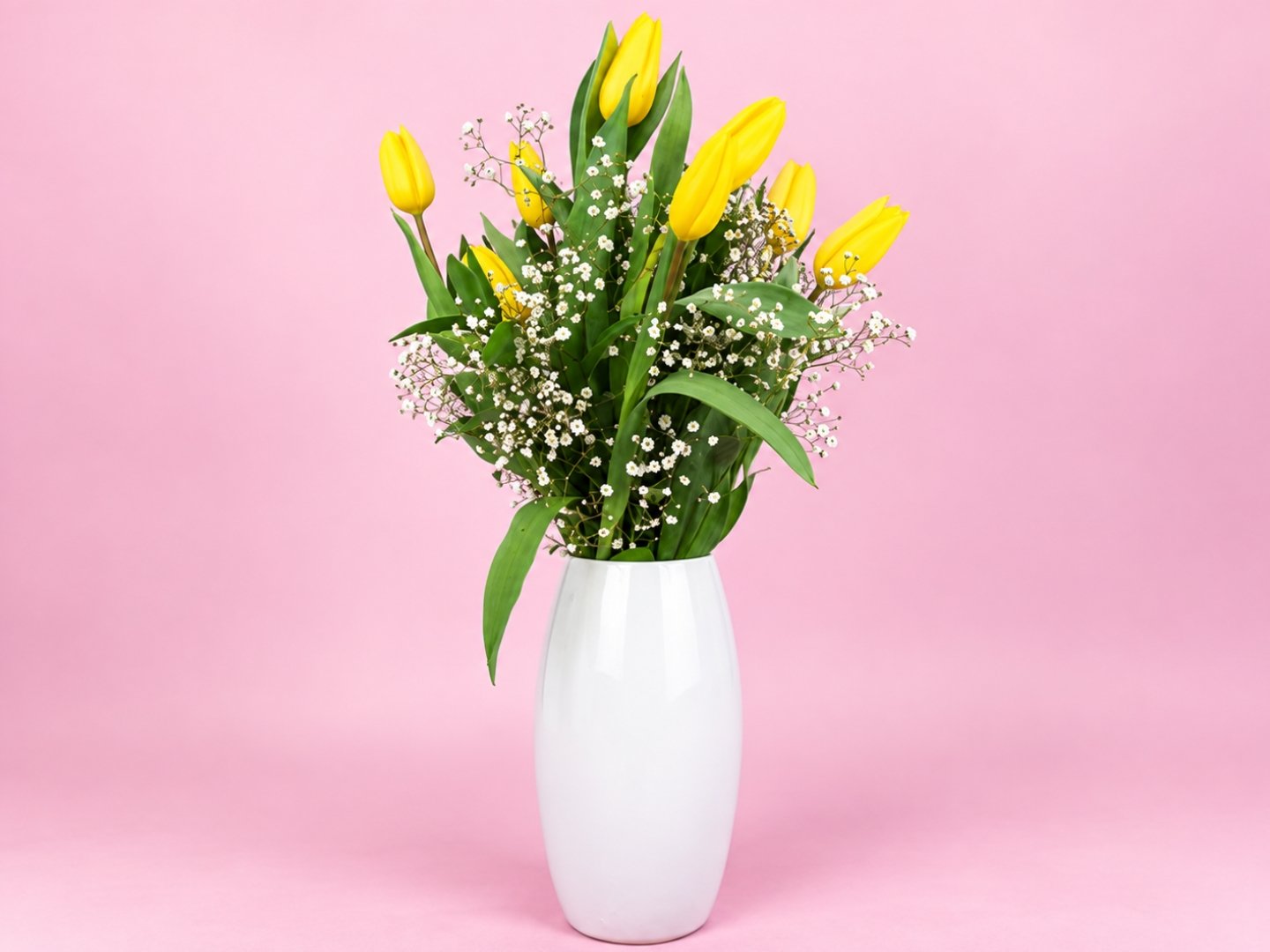 Jarrón Cerámico con 10 Tulipanes y Gypsophilia