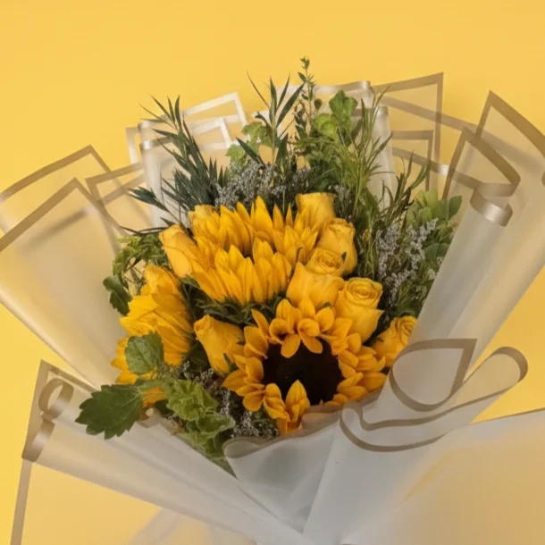 Ramo de 12 Rosas con 3 Girasoles