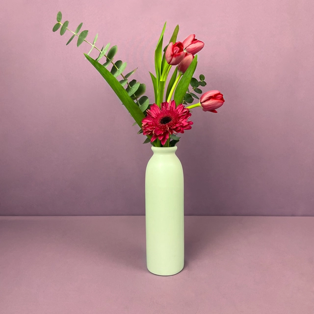 Jarrón Armonia con 4 Tulipanes y Gerbera