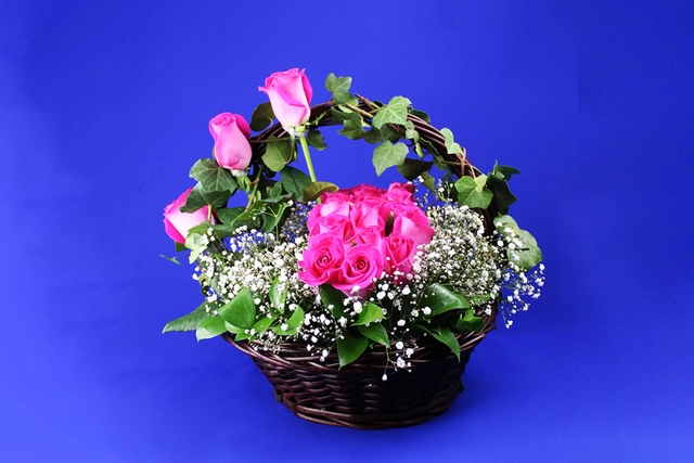 Canasta con 48 Rosas