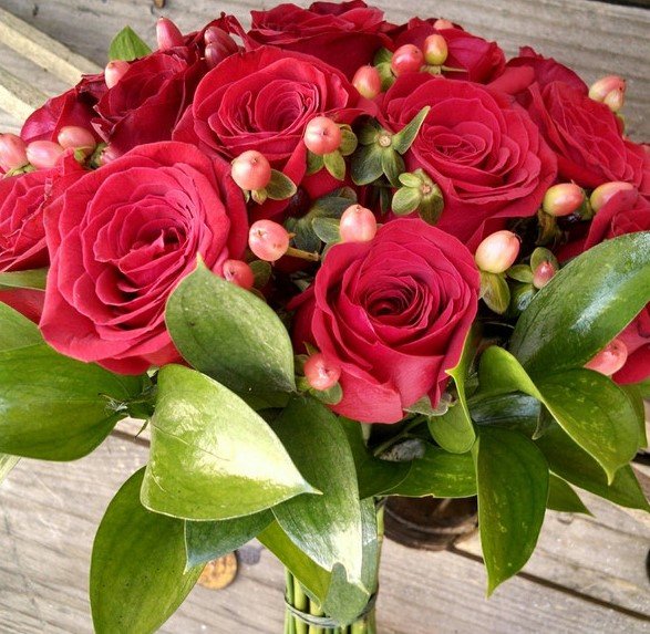 Ramo Novia 24 Rosas e Hypericum