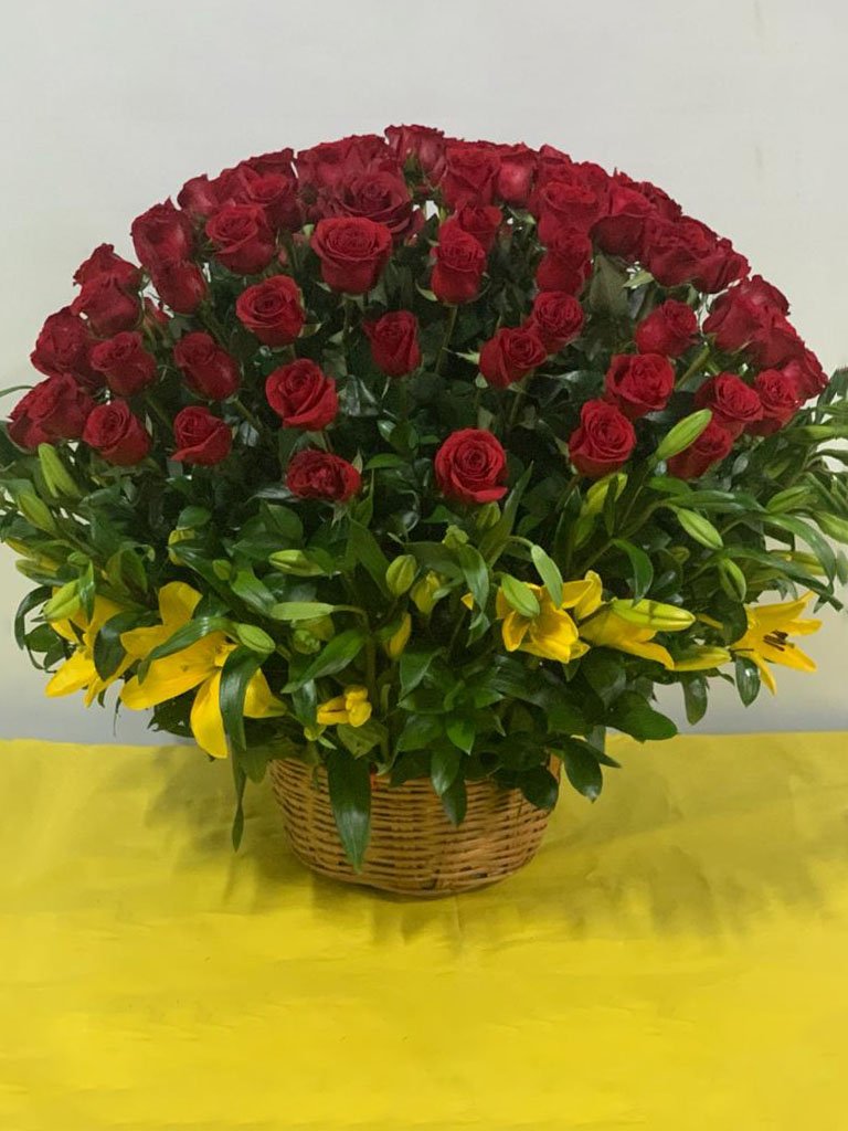 Canasta de 100 Rosas