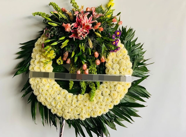 Corona Funeraria con Perritos y Maximoto