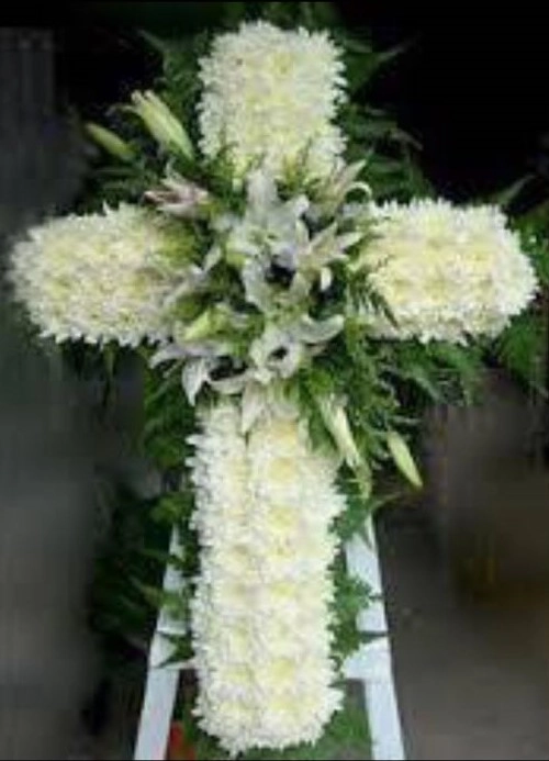 Arreglo Funerario en Forma de Cruz con Margarita
