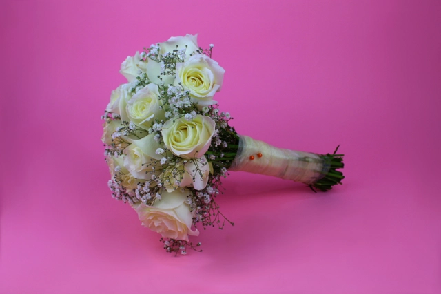 Ramo de Novia con 24 Rosas Blancas